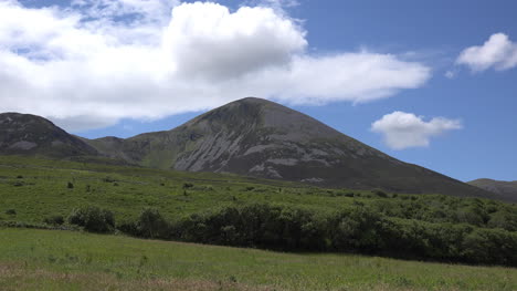 Irland-Croagh-Patrick-Wolken-über-Dem-Heiligen-Gipfel
