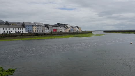 Irlanda-Marea-De-La-Ciudad-De-Galway-Que-Fluye-De-La-Bahía