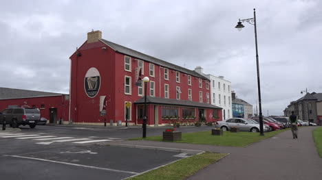 Irland-Mullaghmore-Gebäude-Auf-Einer-Straße