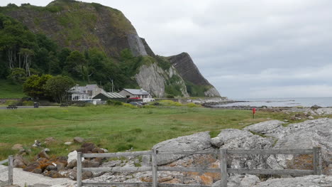 Nordirland-Eine-Zerklüftete-Landschaft-Entlang-Der-Küste-Von-Antrim