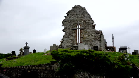 Irlanda-Del-Norte-Arruinada-Iglesia-Y-Cementerio