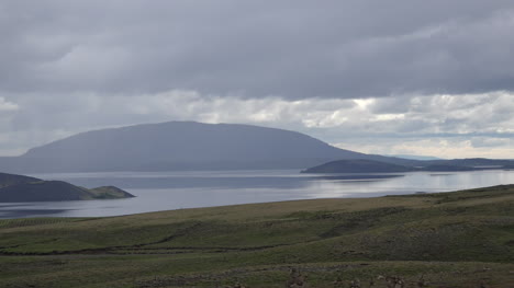 Island-Golden-Circle-Blick-Auf-Den-See-Pingvallavatn