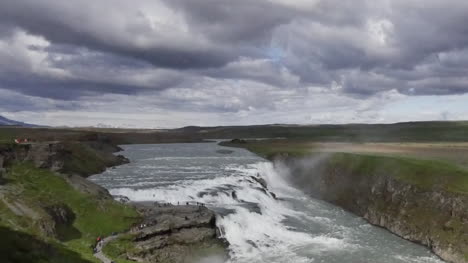 Cascada-De-Islandia-Gullfoss-Con-Trayectoria-Panorámica-E-Inclinación