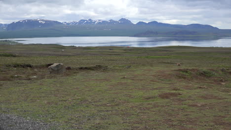 Islandia-Paisaje-Montañas-Y-Lago-Pingvallavatn