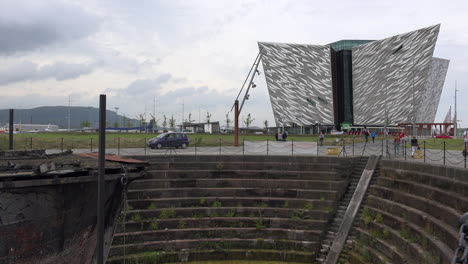 Nordirland-Belfast-Trockendock-Mit-Titanic-Museum