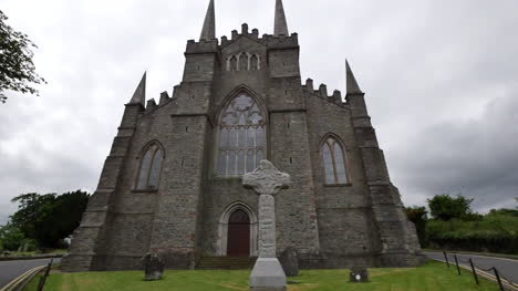 Irlanda-Del-Norte-Abajo-Catedral-Con-Gran-Angular-De-Gran-Cruz