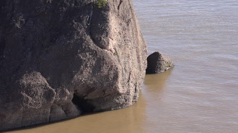Canada-Bay-Of-Fundy-Water-And-Rock-Detail