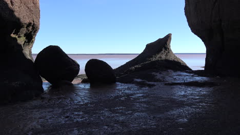 Canadá-Bahía-De-Fundy-Con-Rocas-En-Primer-Plano