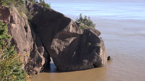 Canadá-Rocas-De-Nuevo-Brunswick-En-Marea-Alta-Bahía-De-Fundy