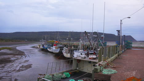 Canadá-Nueva-Escocia-Barcos-A-Lo-Largo-De-Un-Muelle