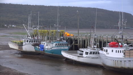 Kanada-Nova-Scotia-Gezeitenrückkehr-Und-Boote-Am-Dock