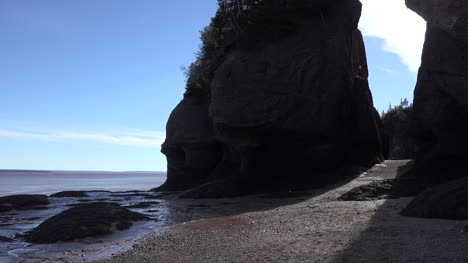 Kanada-Dunkle-Felsen-Bei-Hopewell-Rocks