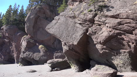 Kanada-Gesteinsschichten-Bei-Hopewell-Rocks