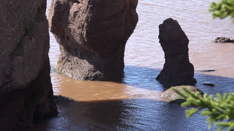 Canadá-Rocas-Con-Marea-Bajando