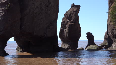 Kanada-Meer-Geschnitzte-Felsen