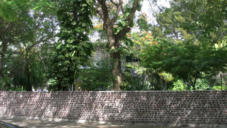 Florida-Key-West-Tourists-Walk-Past-Wall-Around-Hemingway-House