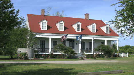 Louisiana-Woodland-Plantation-Porch-And-Gables-Editorial