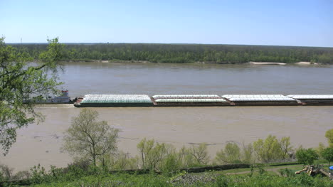 Mississippi-Vicksburg-Lastkahn-Fährt-Weiter