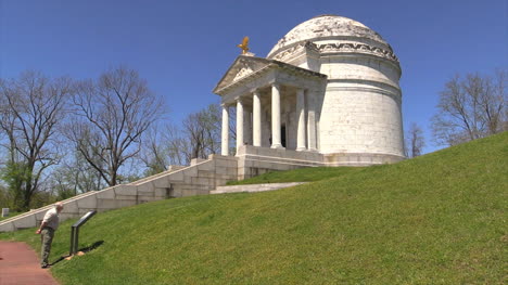 Monumento-Del-Campo-De-Batalla-De-Mississippi-Vicksburg-Con-Signo-De-Lectura-Turística