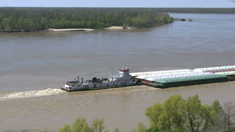 Mississippi-Vicksburg-Pushing-Barge