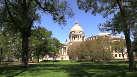 Cúpula-Y-Columnas-Del-Statehouse-De-Mississippi-Acercan