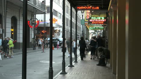New-Orleans-Französisches-Viertel-Abend-Neonglühen