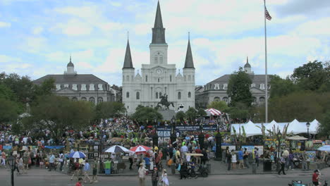 New-Orleans-Jackson-Square-Milling-Around