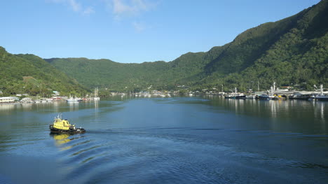 Amerikanisch-Samoa-Pago-Pago-Hafen-Und-Schlepper