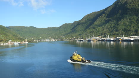 American-Samoa-Pago-Pago-Remolcador-Con-Estela