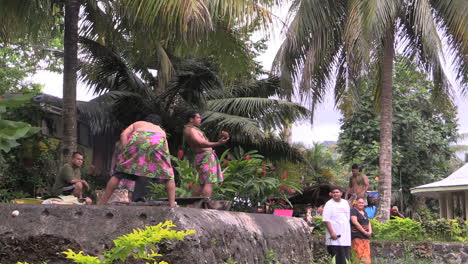 American-Samoa-Performers-Demonstrate-Coconut-Opening