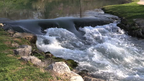 Arkansas-Mammutquelle-Fließendes-Wasser