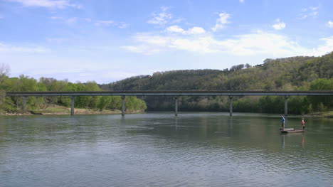 Arkansas-River-Mit-Brücke