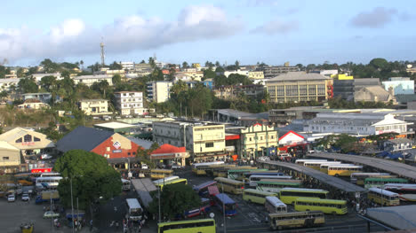 Fidschi-Suva-Busse-Und-Fußgänger