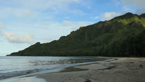 Oahu-Kahana-Bay-Mountain-View