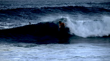 Oahu-Sandstrand-Surfer-Umgekippt