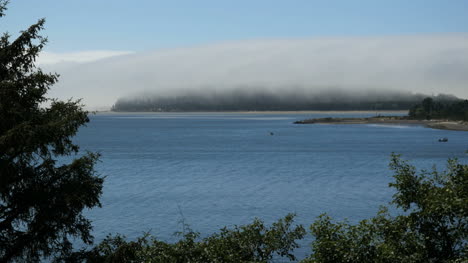 Oregon-Tillamook-Bay-Nebel-über-Insel-Zeitraffer