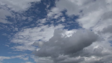 Oregon-Wolken-Mit-Blauem-Himmel-Im-Zeitraffer