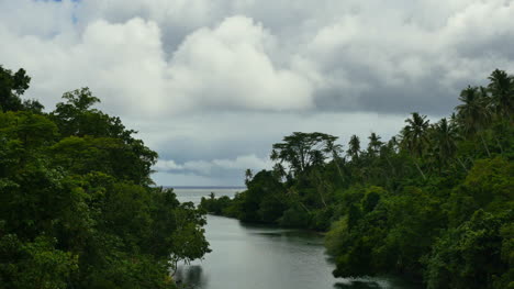 Corriente-De-Samoa-Se-Encuentra-Con-El-Océano