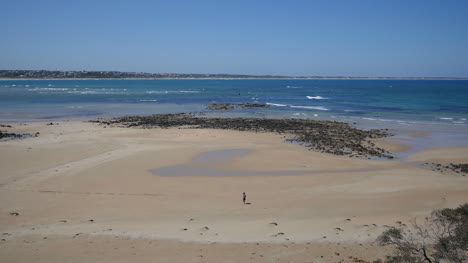 Australien-Barwon-Heads-Mündungsstrand-Mit-Person