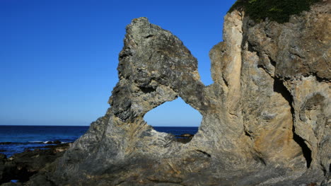 Australien-Blauer-Himmel-Hinter-Australia-Rock