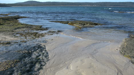 Australien-Murramarang-Strand-Wasser-Fließt-Aus