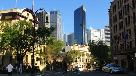 Australien-Sydney-City-Von-Den-Felsen-Als-Leute-überqueren-Die-Straße