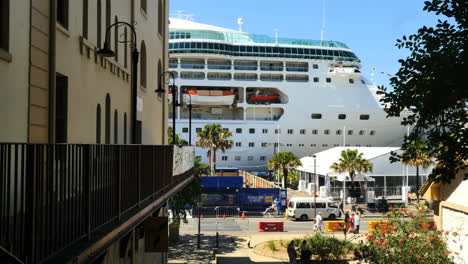 Australia-Sydney-Cruise-Ship-Beyond-Street