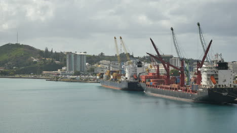 Neukaledonien-Noumea-Lädt-Zwei-Schiffe