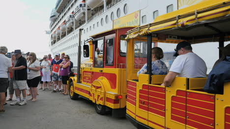 New-Caledonia-Noumea-Train-With-Tourists