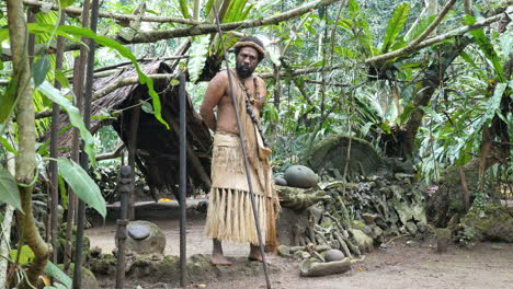 Vanuatu-Mann-Spricht-über-Traditionelle-Kultur