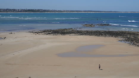 Australien-Barwon-Leitet-Mündungsstrand-Mit-Person-Pan