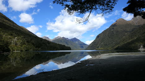 Nueva-Zelanda-Lago-Gunn-Reflexiones-Fiordland