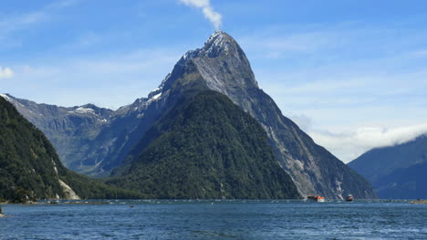 Neuseeland-Milford-Klang-Dramatische-Ansicht-Mitra-Spitze
