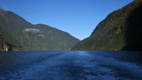 Neuseeland-Milford-Sound-Ansicht-Vom-Boot-Aus